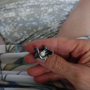 Elegant Silver and Pearl Swan Ring